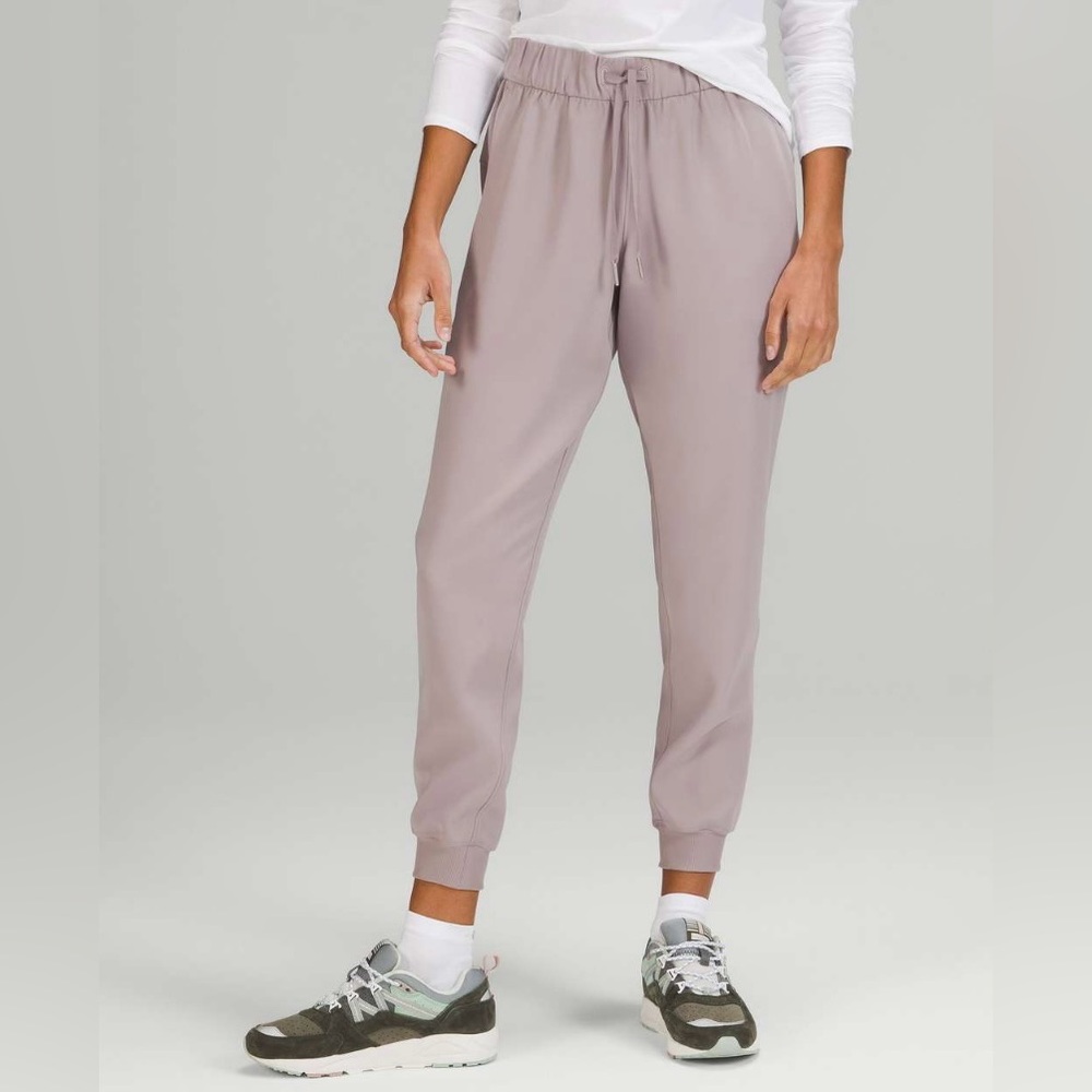 NWOT Lululemon On the Fly Jogger